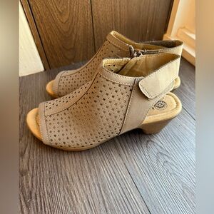 Earth spirit‎ Women's Tan Peep-Toe Ankle Boot size 7